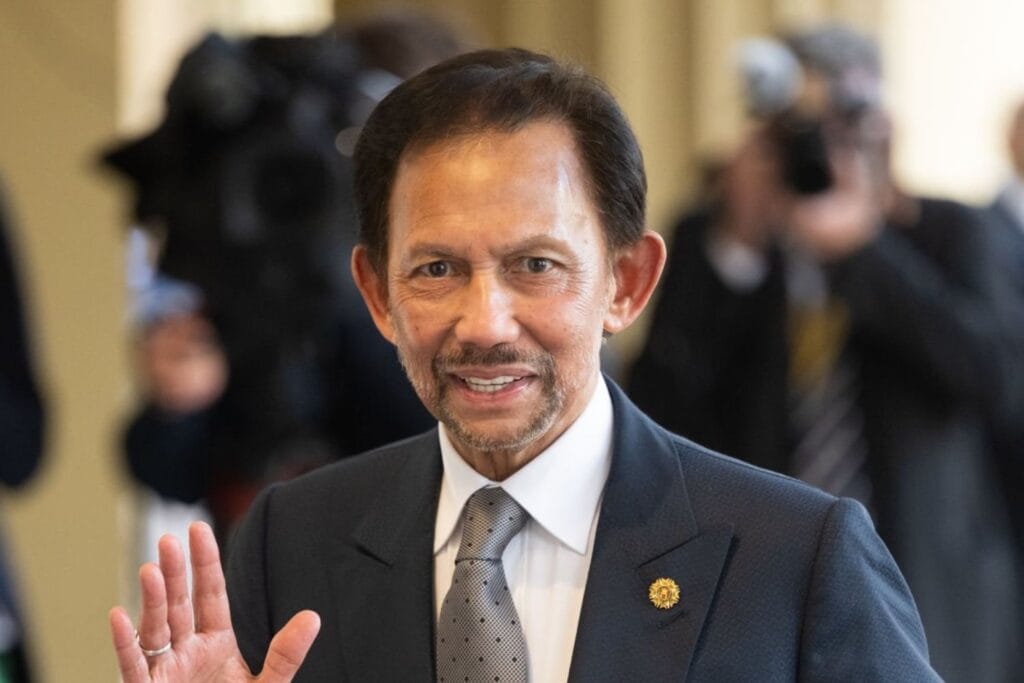 Top 10 Wealthiest Politicians In the World
Hassanal Bolkiah Sultan of Brunei