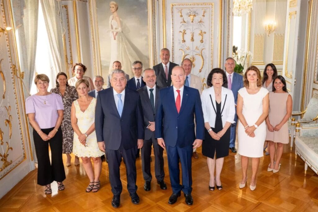 Top 10 World's Richest Royal Families