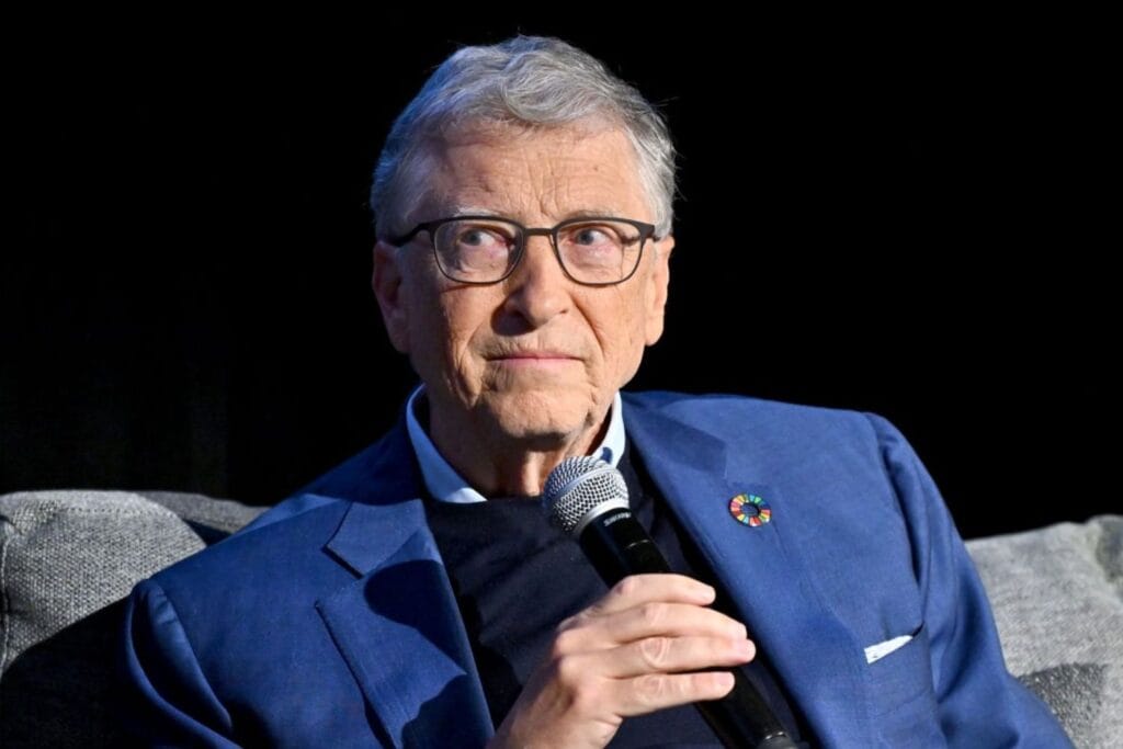 a man in a blue suit holding a microphone
Top 5 Billionaires Who Give Away the Most Money