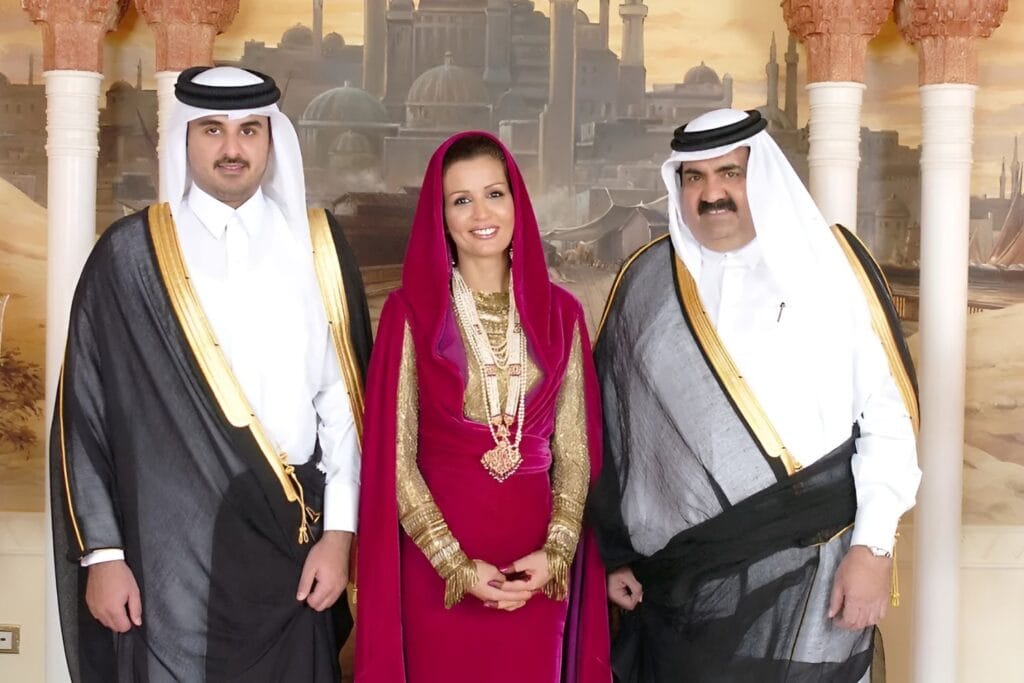 Top 10 World's Richest Royal Families