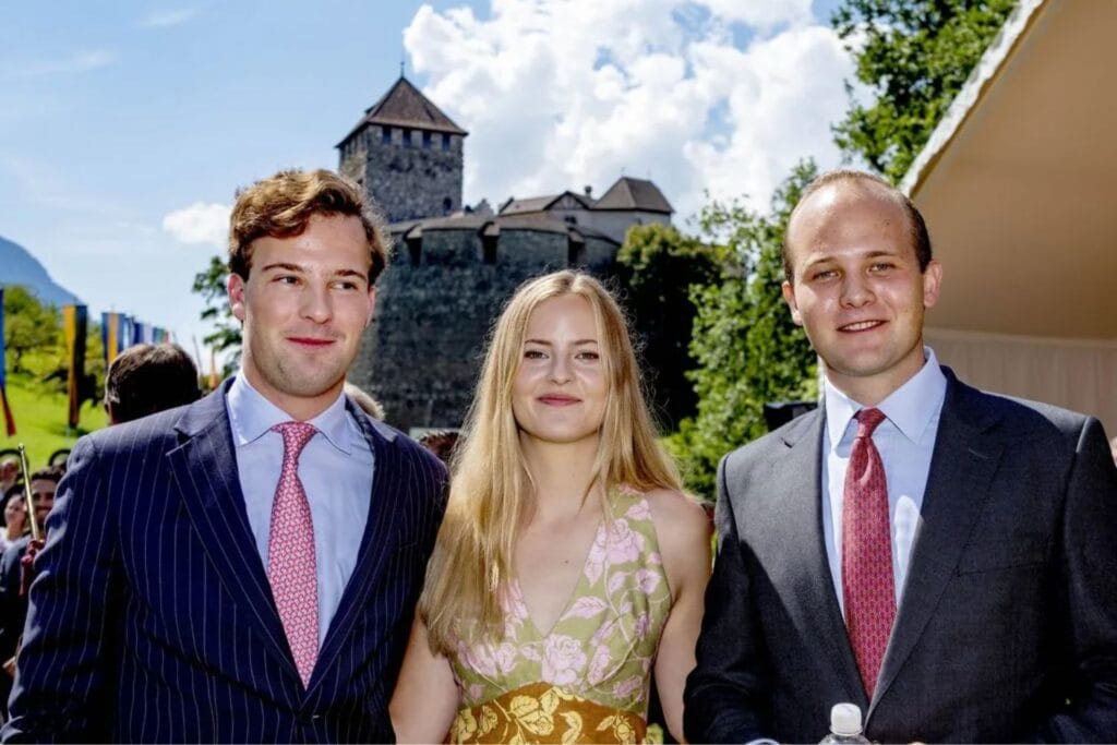 Top 10 World's Richest Royal Families